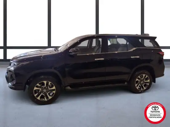 TOYOTA-HILUX SW4-2.8 D-4D TURBO DIESEL SRX PLATINUM 7L 4X4 AUTOMÁTICO TOYOTA-HILUX SW4-2025