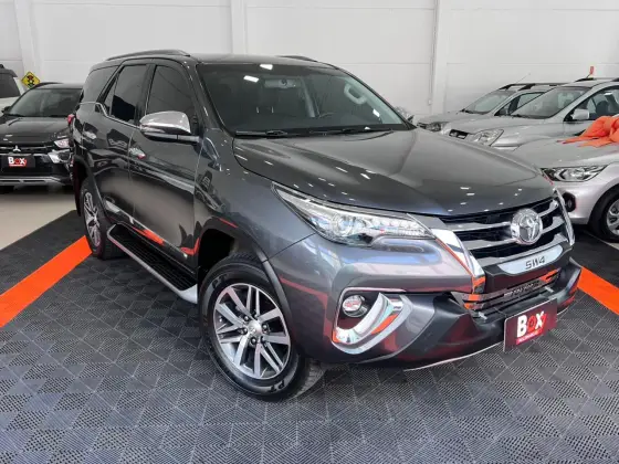 TOYOTA HILUX SW4 2.8 SRX 4X4 16V TURBO INTERCOOLER DIESEL 4P AUTOMÁTICO