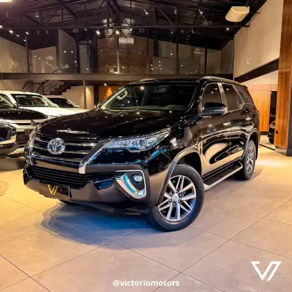TOYOTA HILUX SW4 2.8 SRX 4X4 16V TURBO INTERCOOLER DIESEL 4P AUTOMÁTICO