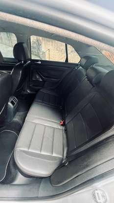 VOLKSWAGEN-JETTA-2.5 I 20V 170CV GASOLINA 4P TIPTRONIC VOLKSWAGEN-JETTA-2009