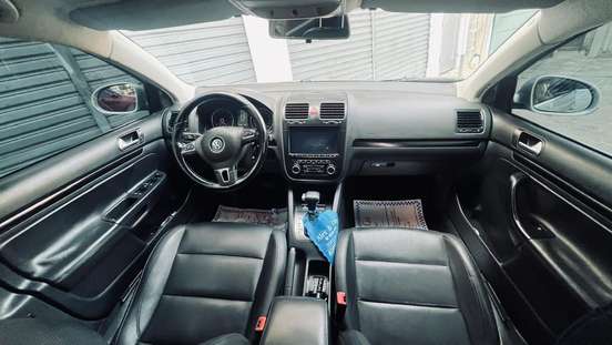 VOLKSWAGEN-JETTA-2009