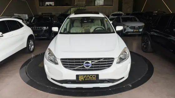 VOLVO XC60 2.0 T5 MOMENTUM GASOLINA 4P AUTOMÁTICO