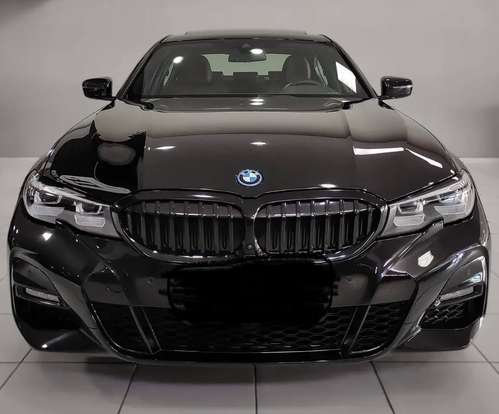 BMW-330e-2022