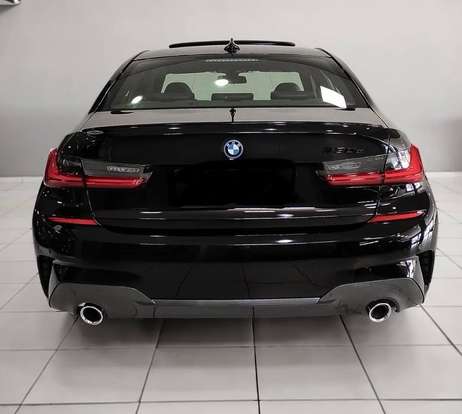 BMW-330e-2022