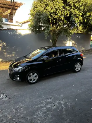 CHEVROLET ONIX 1.4 MPFI LT 8V FLEX 4P MANUAL CHEVROLET ONIX 1.4 MPFI LT 8V FLEX 4P MANUAL