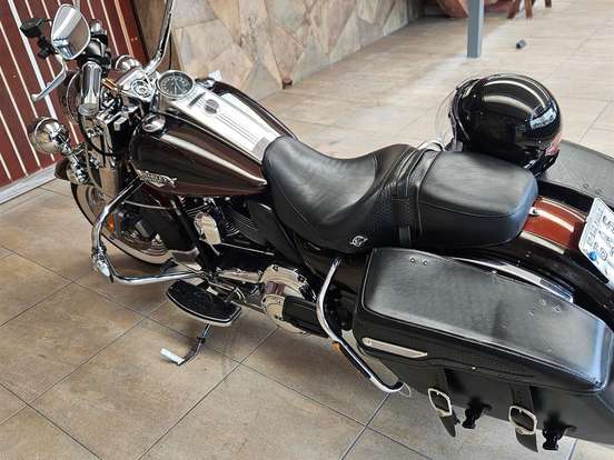 HARLEY-DAVIDSON-ROAD KING CLASSIC HARLEY-DAVIDSON-ROAD KING CLASSIC-2011