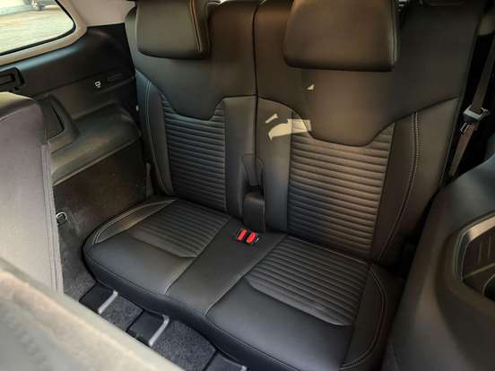 JEEP-COMMANDER-2025