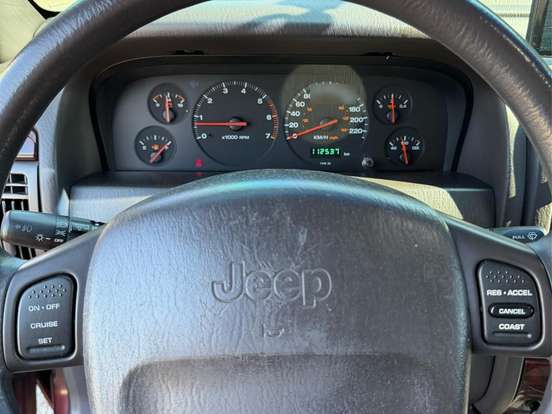 JEEP-GRAND CHEROKEE-4.7 LIMITED QUADRA DRIVE 4X4 V8 16V GASOLINA 4P AUTOMÁTICO JEEP-GRAND CHEROKEE-2000