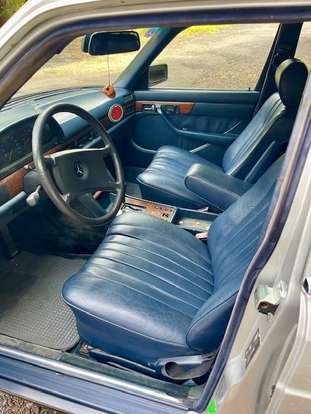 MERCEDES-BENZ-300 SD-1981