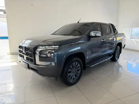 MITSUBISHI TRITON 2.4 BITURBO DIESEL CD HPE-S 4X4 AUTOMÁTICO MITSUBISHI TRITON 2.4 BITURBO DIESEL CD HPE-S 4X4 AUTOMÁTICO