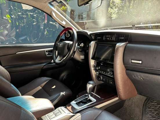 TOYOTA-HILUX SW4-2017