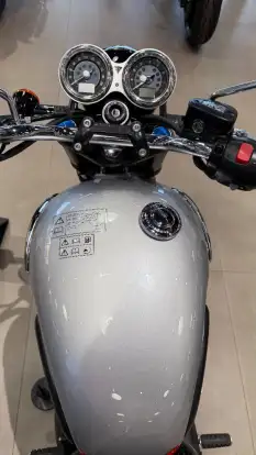 TRIUMPH-BONNEVILLE T100 900-2025