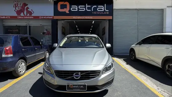 VOLVO S60 2.0 T5 MOMENTUM 16V TURBO GASOLINA 4P AUTOMÁTICO