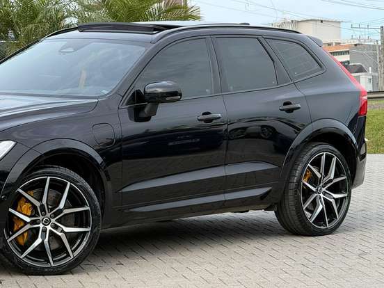 VOLVO-XC60-2021