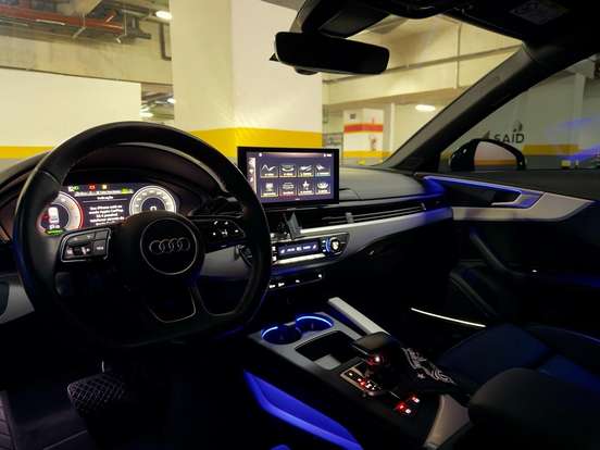 AUDI-A4-2022