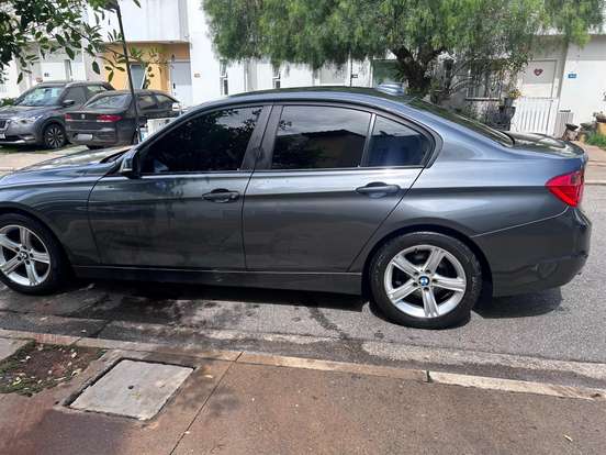 BMW-320i-2013