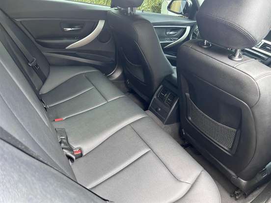 BMW-320i-2013