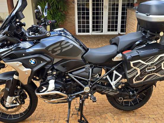 BMW-R 1250 GS PREMIUM TRIPLE BLACK BMW-R 1250 GS PREMIUM TRIPLE BLACK-2022
