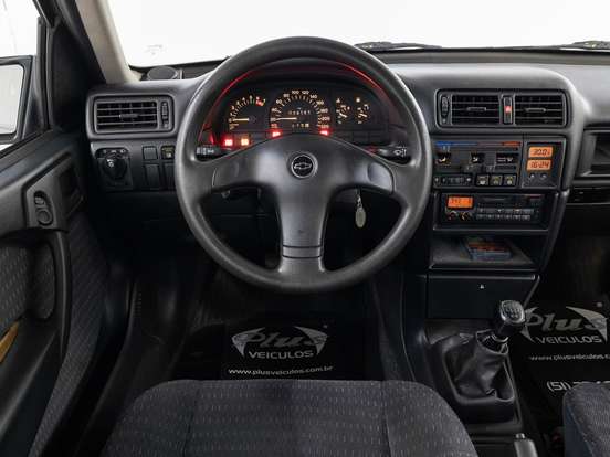 CHEVROLET-VECTRA-1995