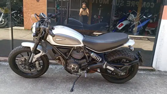 DUCATI SCRAMBLER ICON 