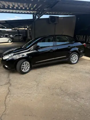 FIAT GRAND SIENA 1.6 MPI ESSENCE 16V FLEX 4P MANUAL FIAT GRAND SIENA 1.6 MPI ESSENCE 16V FLEX 4P MANUAL
