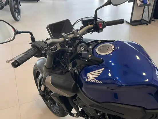 HONDA-CB 650R E-CLUTCH-2025