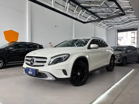 MERCEDES-BENZ GLA 200 1.6 CGI ADVANCE 16V TURBO FLEX 4P AUTOMÁTICO