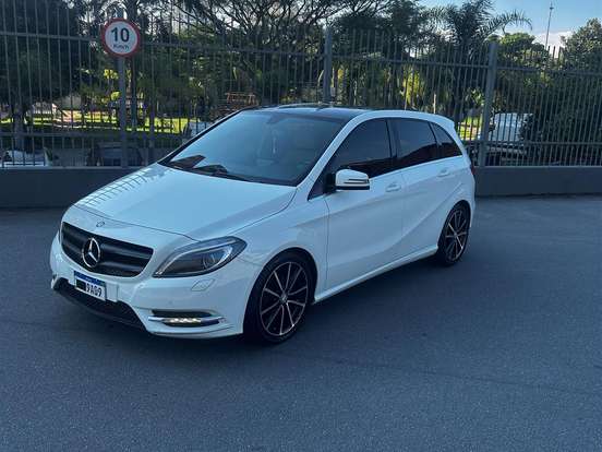 MERCEDES-BENZ-B 200-1.6 SPORT TURBO GASOLINA 4P AUTOMÁTICO MERCEDES-BENZ-B 200-2013