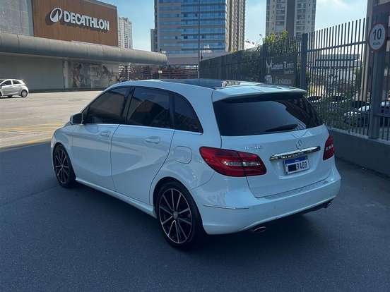 MERCEDES-BENZ-B 200-1.6 SPORT TURBO GASOLINA 4P AUTOMÁTICO MERCEDES-BENZ-B 200-2013