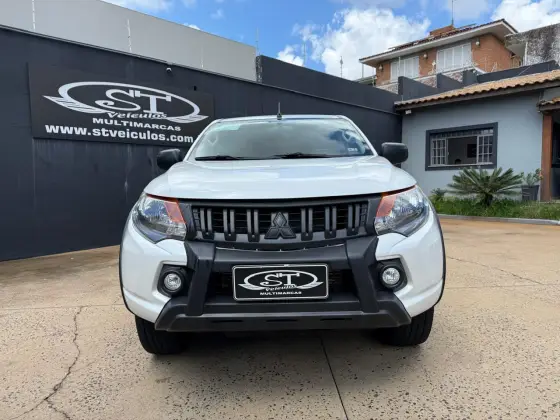 MITSUBISHI L200 TRITON 2.4 16V TURBO DIESEL OUTDOOR GLX CD 4X4 MANUAL