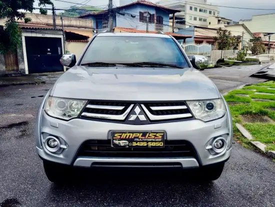 MITSUBISHI-PAJERO-2015