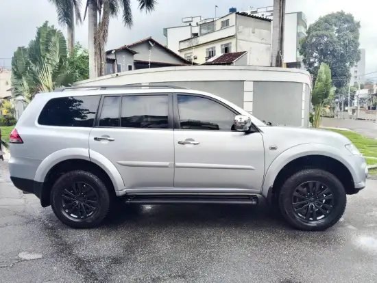 MITSUBISHI-PAJERO-3.2 HPE 4X4 7 LUGARES 16V TURBO INTERCOOLER DIESEL 4P AUTOMÁTICO MITSUBISHI-PAJERO-2015