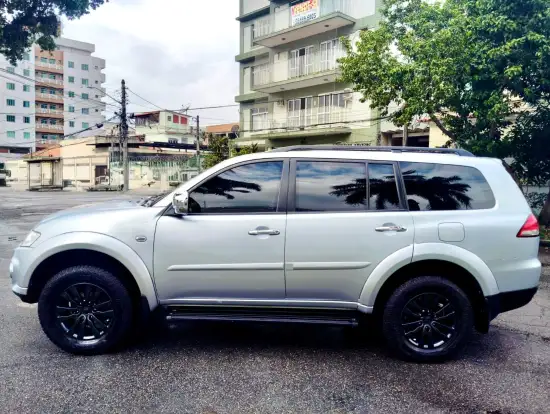 MITSUBISHI-PAJERO-3.2 HPE 4X4 7 LUGARES 16V TURBO INTERCOOLER DIESEL 4P AUTOMÁTICO MITSUBISHI-PAJERO-2015