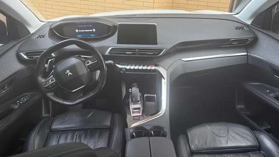 PEUGEOT-3008-2020