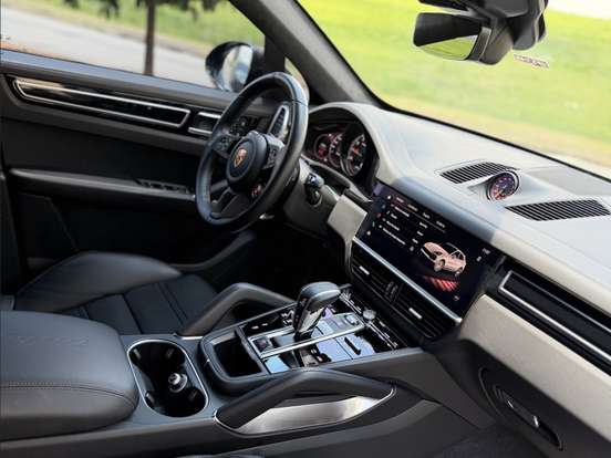 PORSCHE-CAYENNE-2022