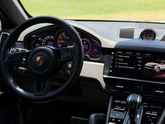 PORSCHE-CAYENNE-2022