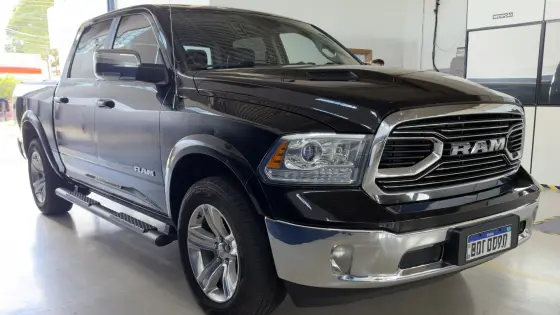 RAM CLASSIC 5.7 V8 GASOLINA LARAMIE CD 4X4 AUTOMÁTICO