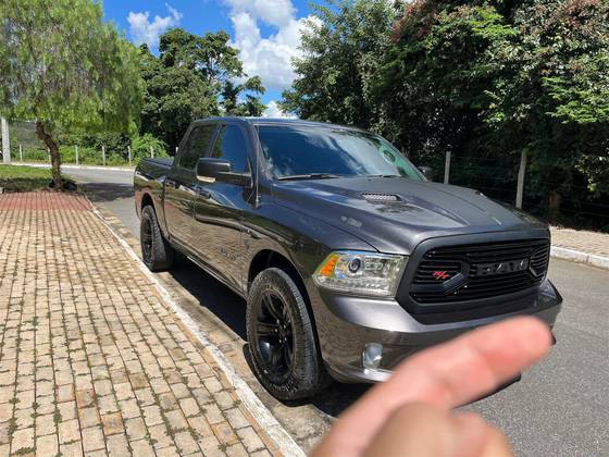 RAM CLASSIC 5.7 V8 GASOLINA LARAMIE CD 4X4 AUTOMÁTICO