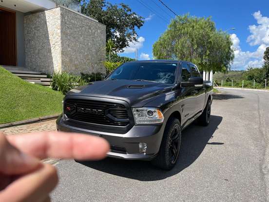RAM-CLASSIC-5.7 V8 GASOLINA LARAMIE CD 4X4 AUTOMÁTICO RAM-CLASSIC-2022