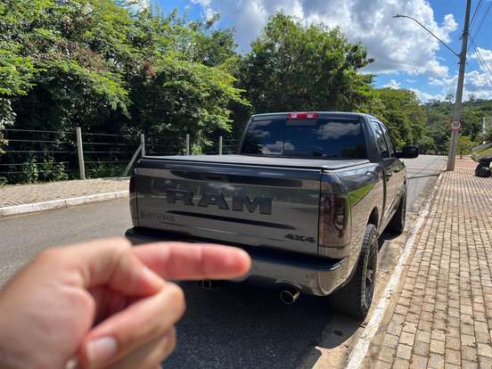 RAM-CLASSIC-5.7 V8 GASOLINA LARAMIE CD 4X4 AUTOMÁTICO RAM-CLASSIC-2022