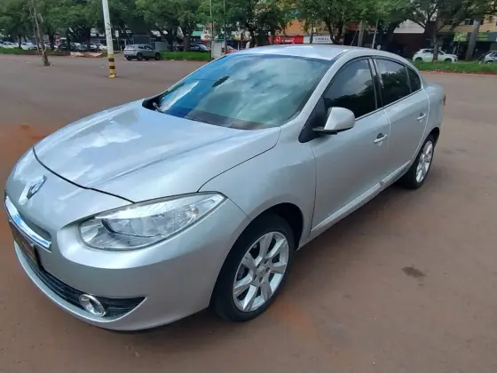 RENAULT FLUENCE 2.0 PRIVILÉGE 16V FLEX 4P AUTOMÁTICO