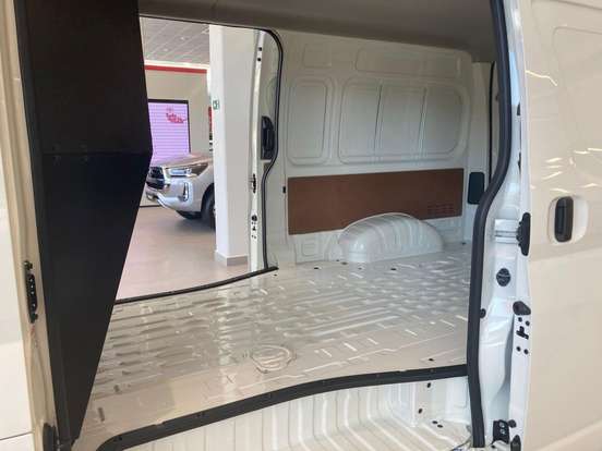 TOYOTA-HIACE-2026
