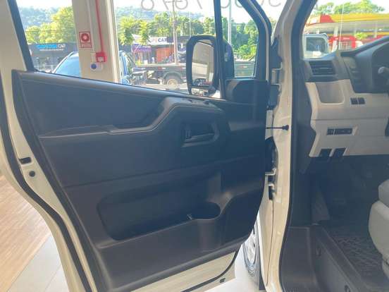 TOYOTA-HIACE-2026