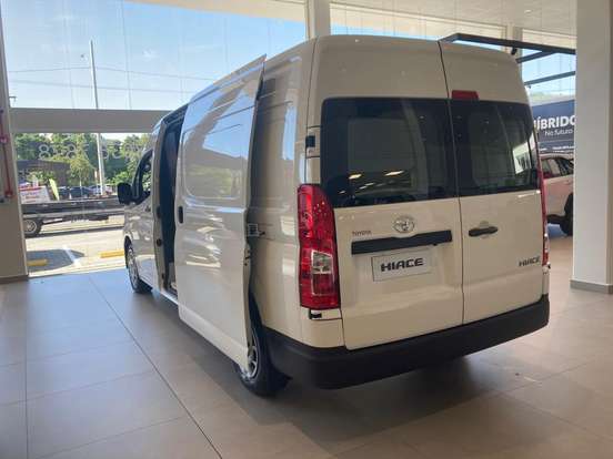 TOYOTA-HIACE-2026