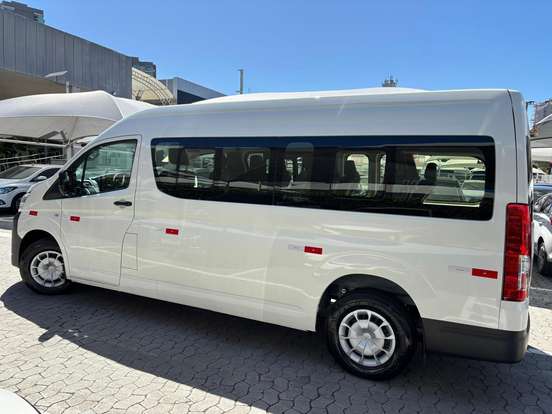 TOYOTA-HIACE-2.8 D-4D TURBO DIESEL MINIBUS 15+1 DX AUTOMÁTICO TOYOTA-HIACE-2024