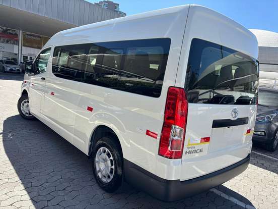 TOYOTA-HIACE-2.8 D-4D TURBO DIESEL MINIBUS 15+1 DX AUTOMÁTICO TOYOTA-HIACE-2024