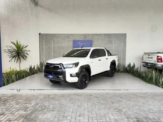 TOYOTA HILUX 2.8 D-4D TURBO DIESEL CD CONQUEST 4X4 AUTOMÁTICO TOYOTA HILUX 2.8 D-4D TURBO DIESEL CD CONQUEST 4X4 AUTOMÁTICO