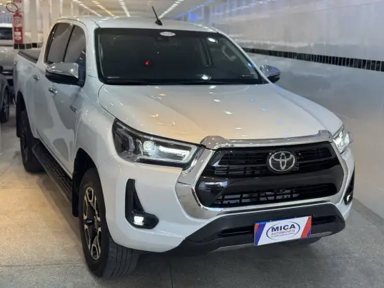 TOYOTA HILUX 2.8 D-4D TURBO DIESEL CD SRX 4X4 AUTOMÁTICO TOYOTA HILUX 2.8 D-4D TURBO DIESEL CD SRX 4X4 AUTOMÁTICO