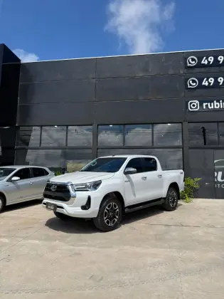TOYOTA HILUX 2.8 D-4D TURBO DIESEL CD SRX 4X4 AUTOMÁTICO