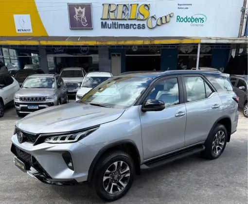TOYOTA HILUX SW4 2.8 D-4D TURBO DIESEL DIAMOND 7L 4X4 AUTOMÁTICO